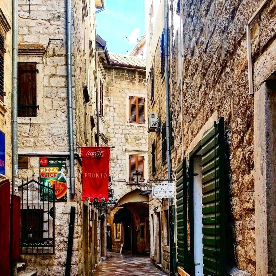 Old Town Kotor Square Apartment Exterior photo